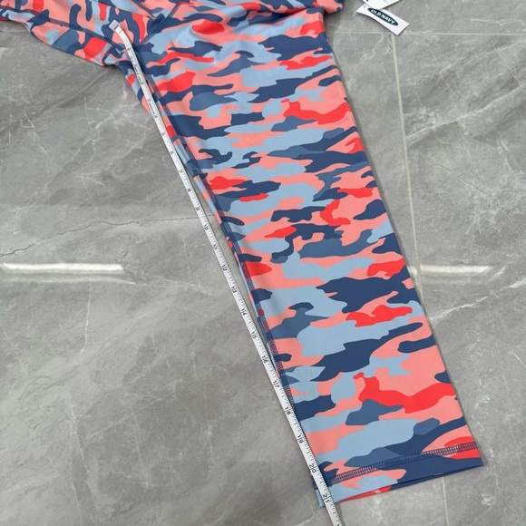 Women’s Old Navy Active High Waisted PowerPress Elevate Crop Camo Leggings Large - Picture 15 of 16